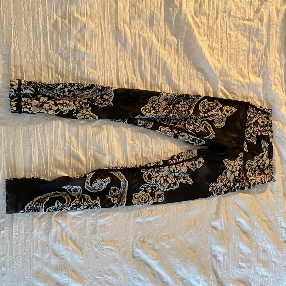 lululemon size 4 lace pattern wunderunder